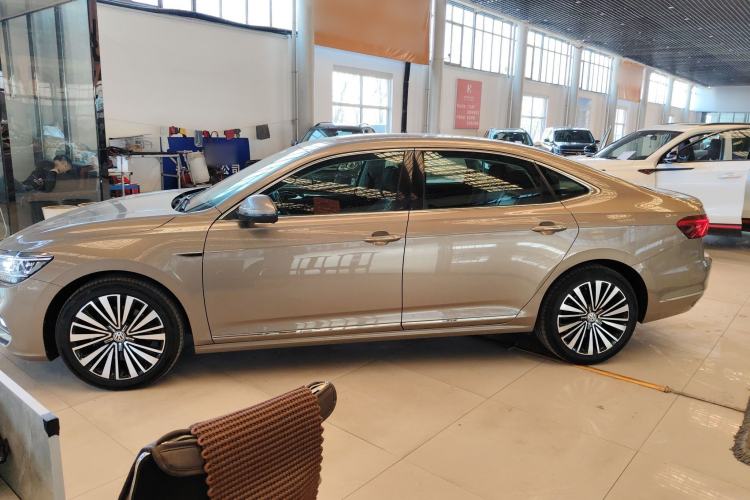 Used Volkswagen Passat 2019 330TSI Luxury Edition China VI Standard
