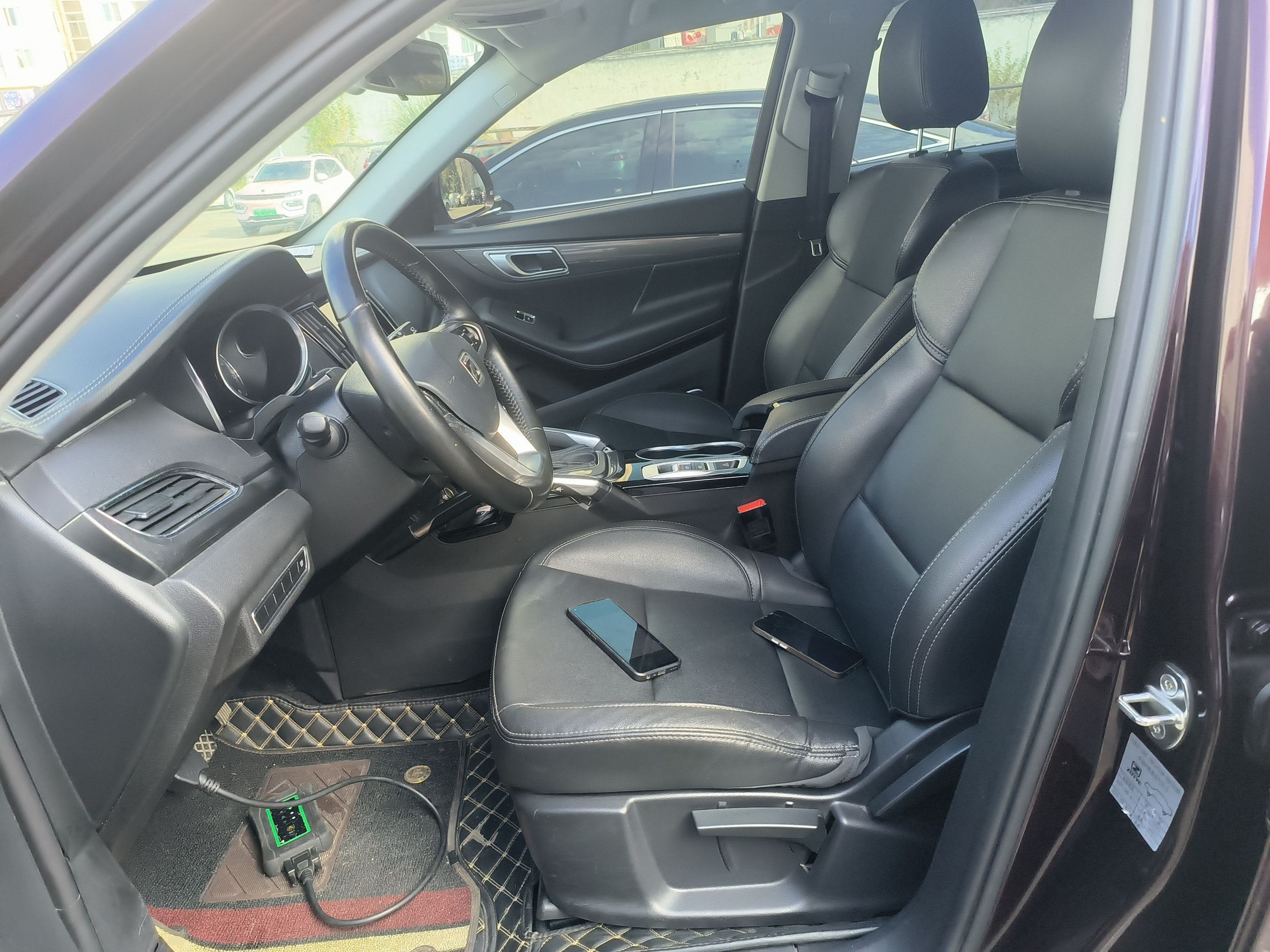 Переднее сиденье в автомобиле