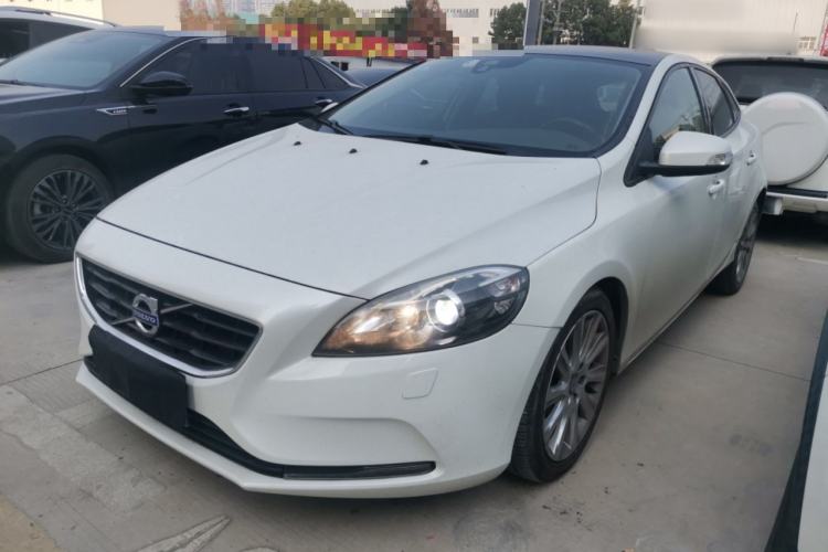 Used Volvo V40 2015 1.6T Zhiyi Edition