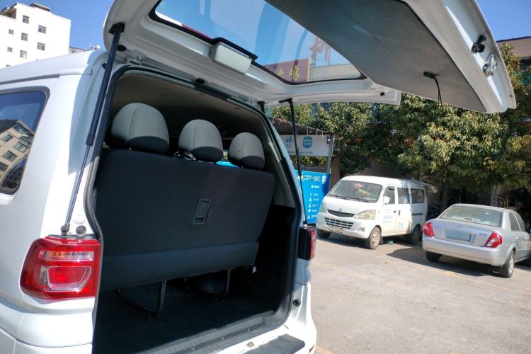 Used FORTHING Lingzhi 2023 M5L 1.6L Comfort 9-Seater
