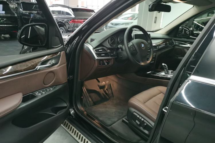 Used BMW X5 2015 xDrive28i
