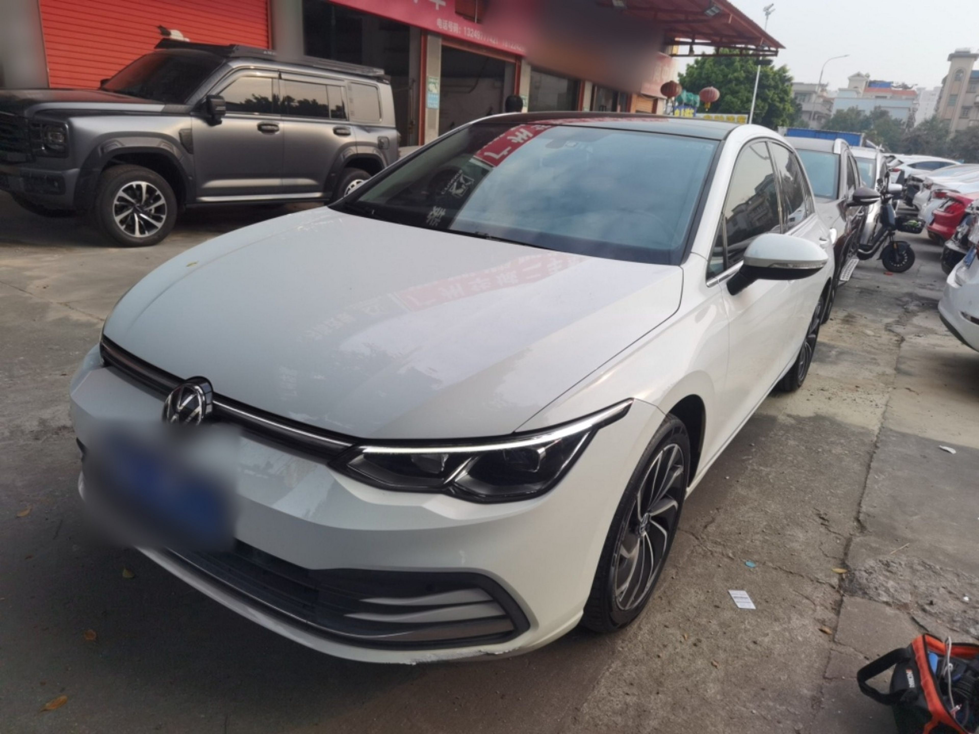 Под передней частью автомобиля