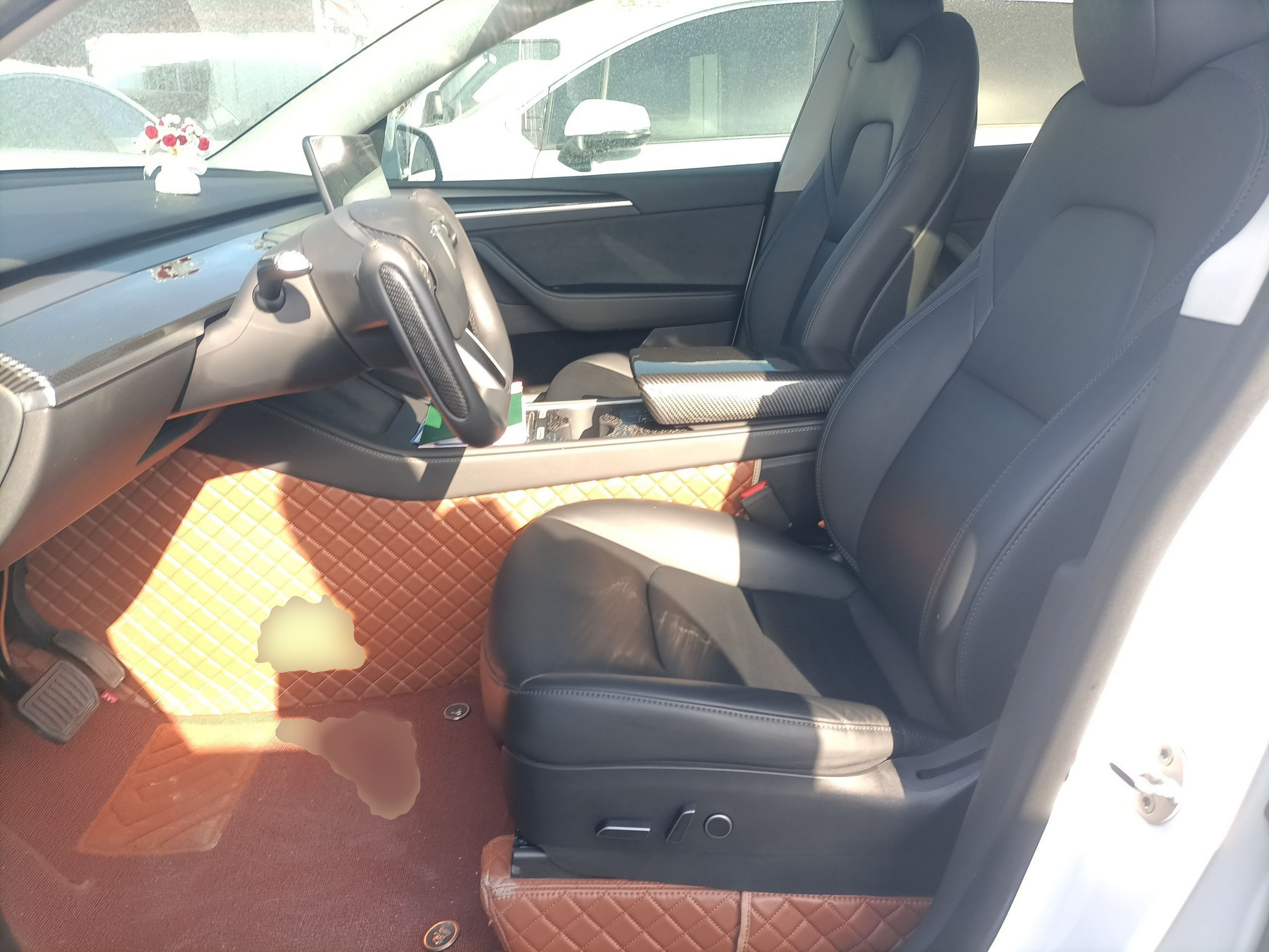 المقاعد الأمامية داخل السيارة