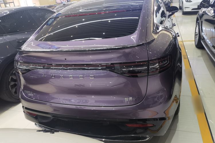 Used Hima Luxeed R7 2024 All-Electric 802 km Max
