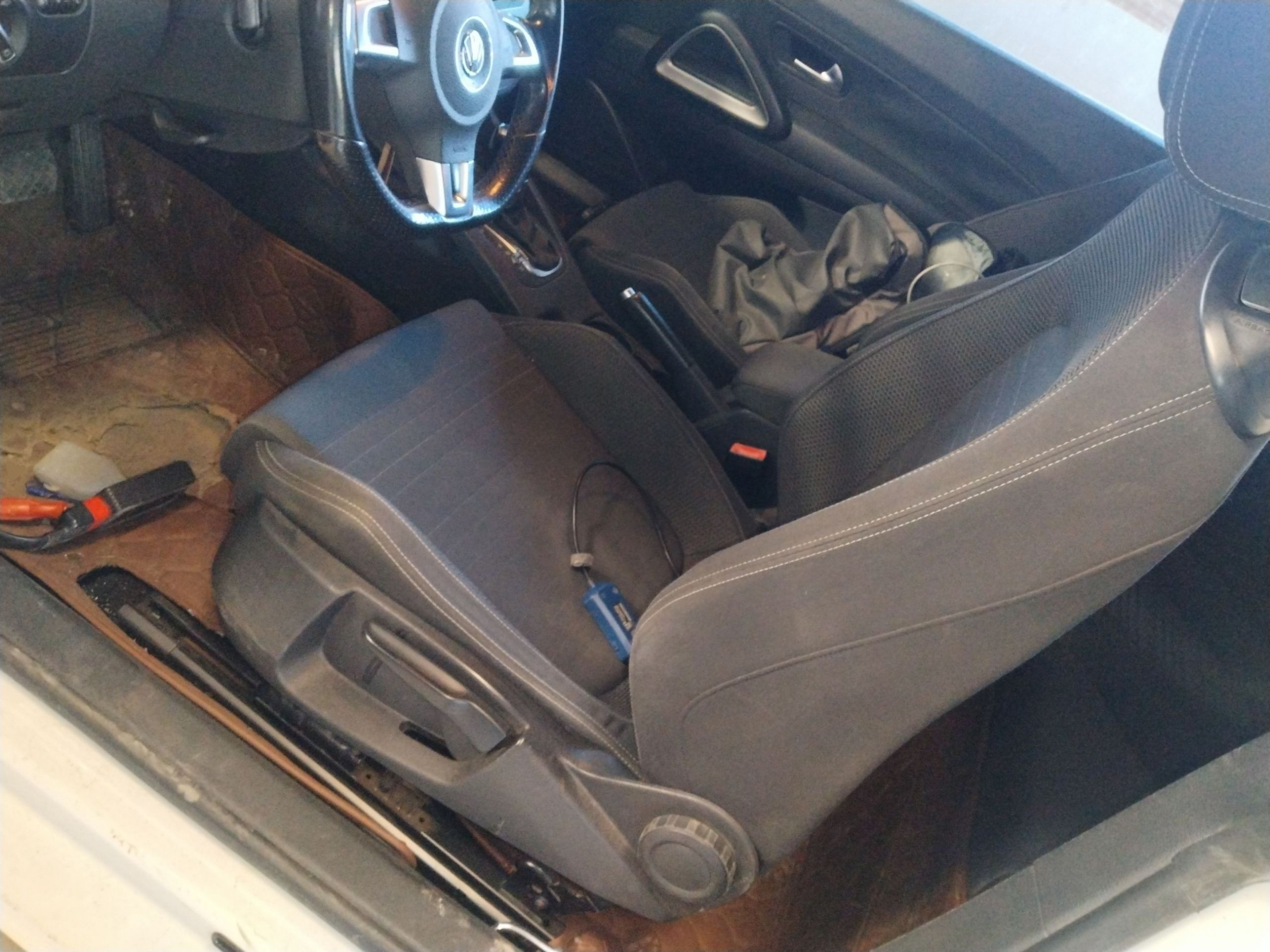 Переднее сиденье в автомобиле