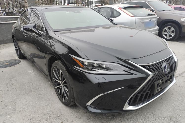 Used Lexus ES 2021 300h Deluxe Edition
