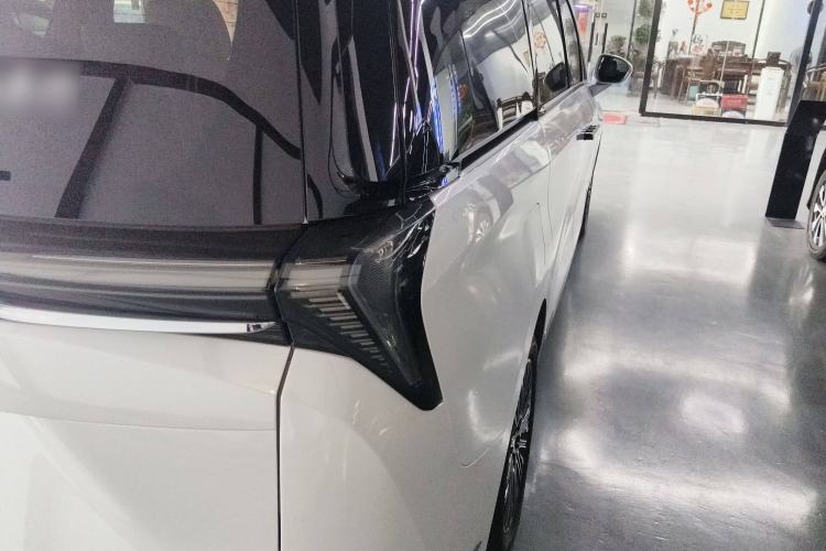 Used Buick GL8 New Energy 2024 Lu Zun Luxury Edition 7-Seater
