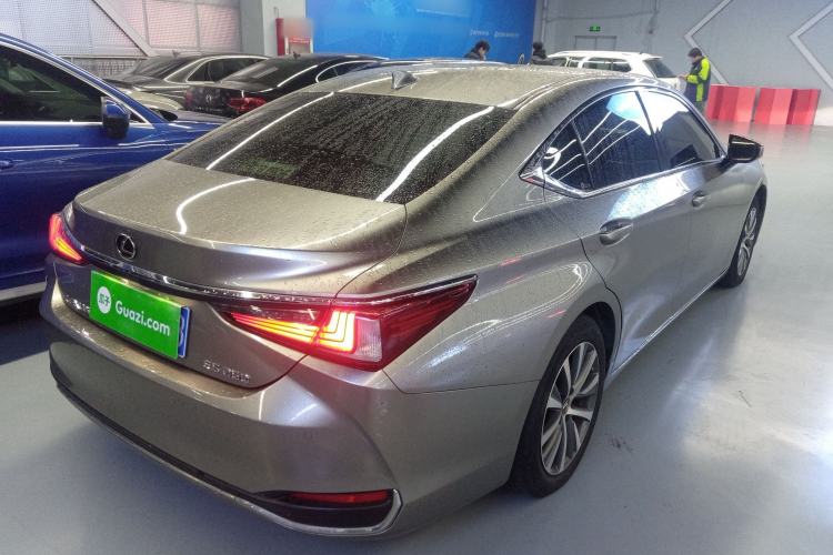 Used Lexus ES 2018 260 Excellence Edition China VI Standard
