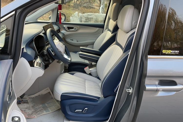 Used Roewe iMAX8 2021 400TGI Supreme Series Prestige Edition
