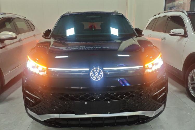 Used Volkswagen Tiguan L 2024 PRO 330TSI Two-Wheel Drive R-Line Prestige Edition
