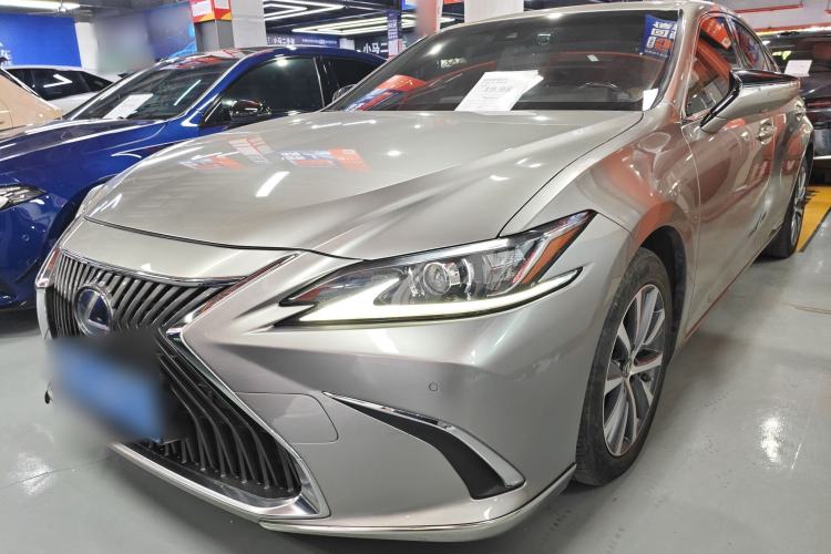Used Lexus ES 2018 300h Premier Edition China VI Standard