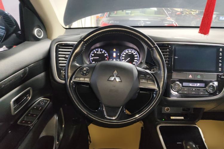 Used Mitsubishi Outlander 2019 2.0L Two-Wheel Drive Comfort Edition 5 Seats China VI Standard
