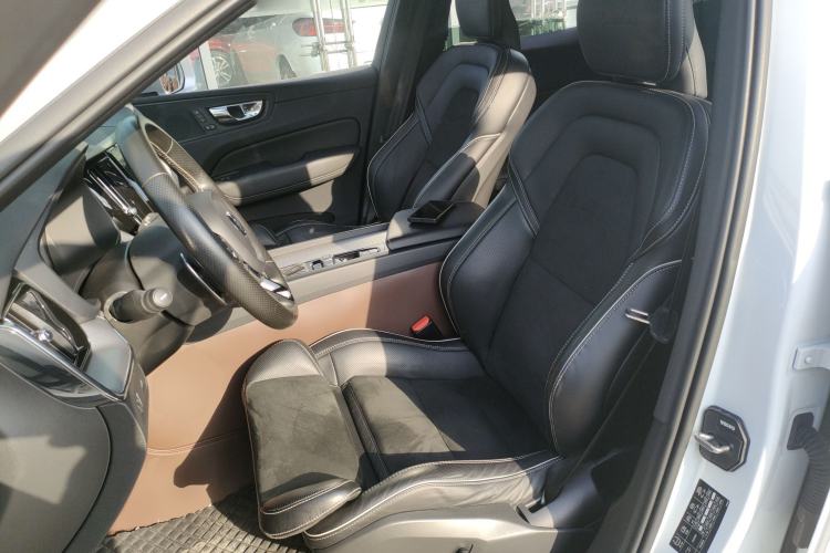 Used Volvo XC60 2019 T5 4x4 Smart & Dynamic Sport Edition China VI Standard
