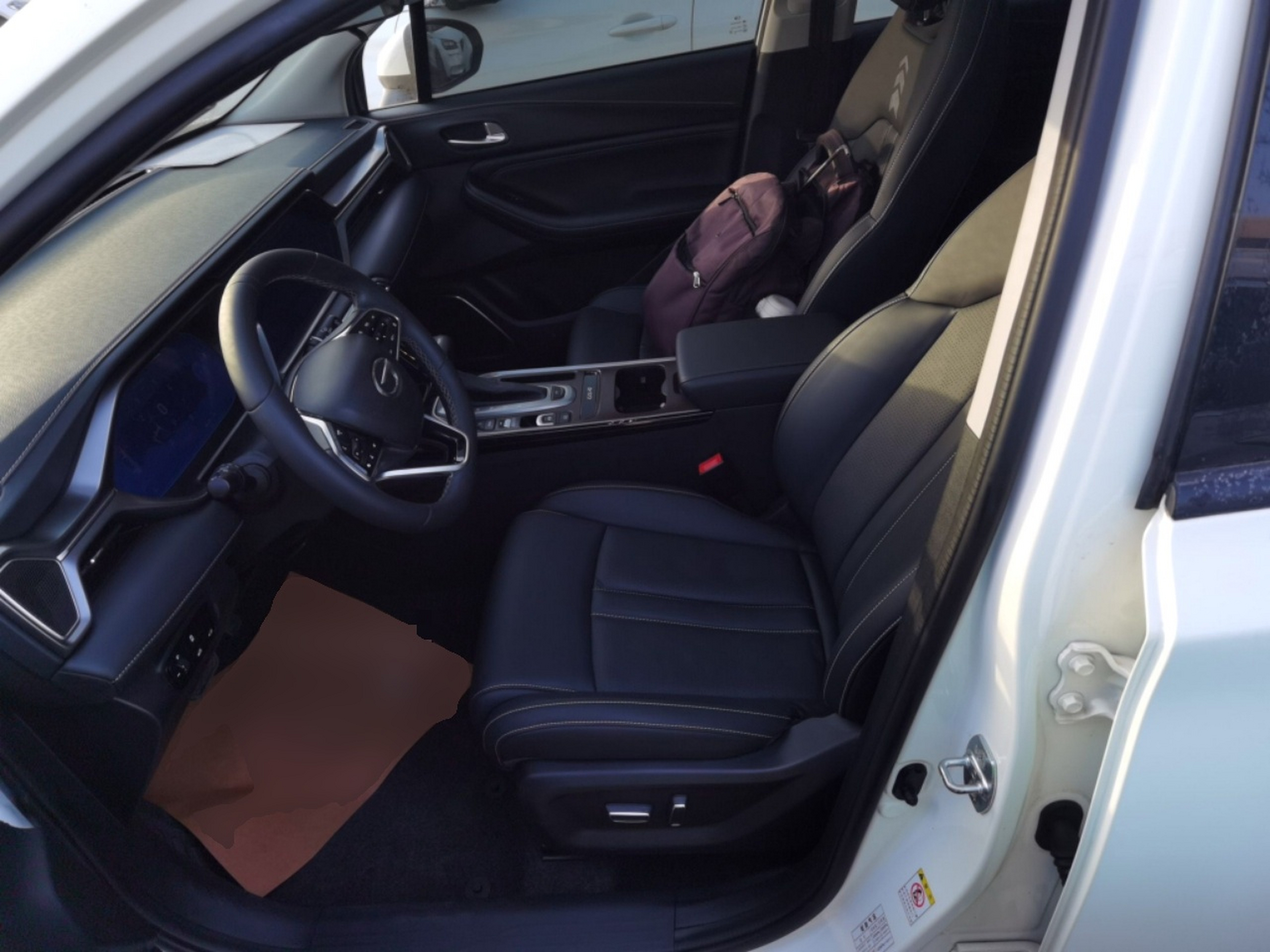 Переднее сиденье в автомобиле