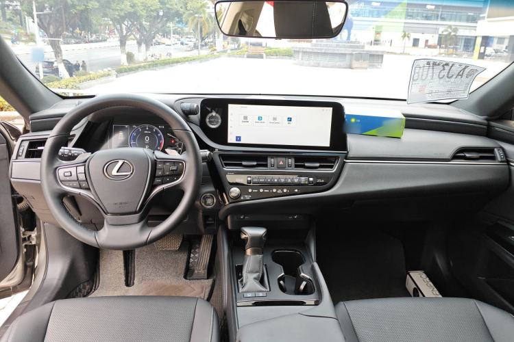 Used Lexus ES 2023 200 Excellence Edition
