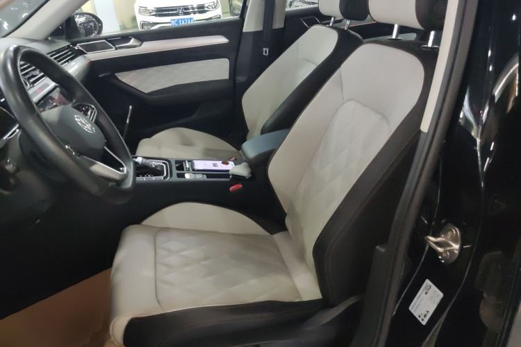 Used Volkswagen Magotan 2023 2 Million Units Limited Edition 330TSI DSG Leading Version
