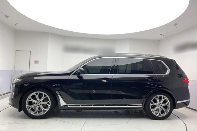 Used BMW X7 2023 xDrive40i Luxury Package with Leading Features
