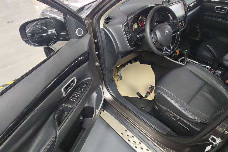 Used Mitsubishi Outlander 2018 2.0L Two-Wheel Drive Glory Edition 5 Seats
