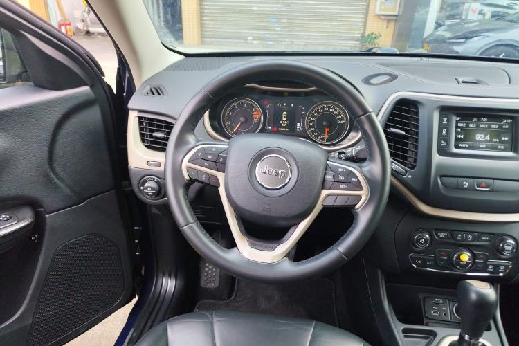 Used  Cherokee 2016 2.4L Leading Edition
