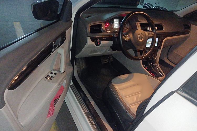 Used Volkswagen Gran Lavida 2013 1.6L Automatic Luxury Model
