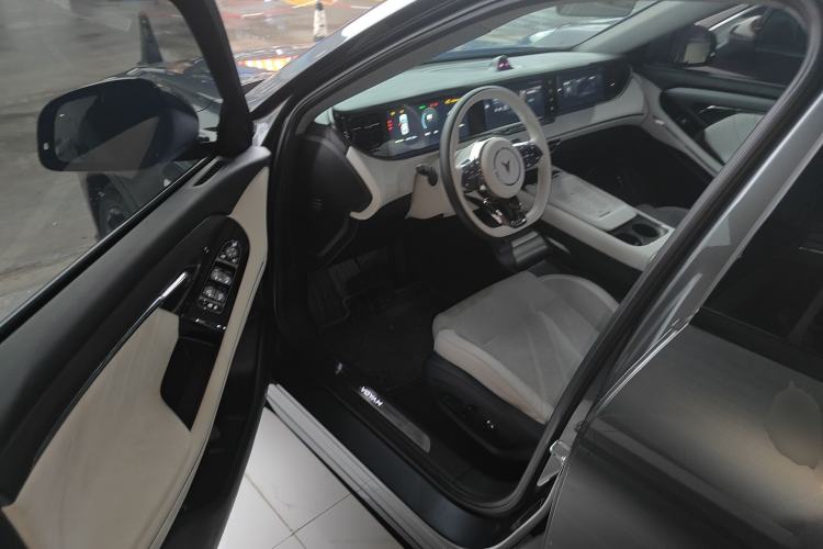 Used VOYAH FREE 2025 318 259 km All-Wheel-Drive Exploration Edition
