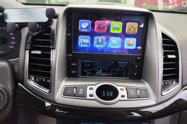 Used Chevrolet Captiva 2015 2.4L 4x4 Flagship Edition 7-Seater
