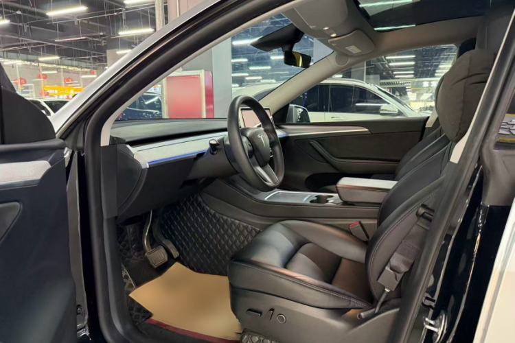 Used Tesla Model Y 2023 Rear-Wheel-Drive Version
