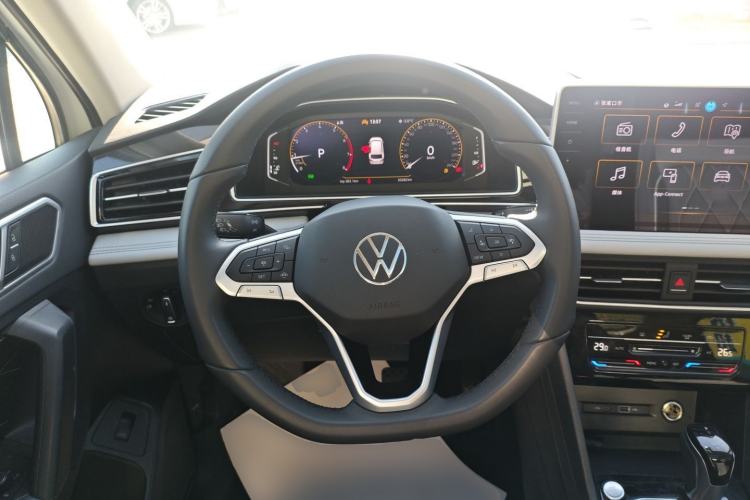 Used Volkswagen Tiguan L 2025 Model, Outstanding Version, 300TSI Automatic Two-Wheel Drive Longteng Edition