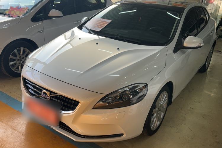 Used Volvo V40 2015 1.6T Zhiyi Edition