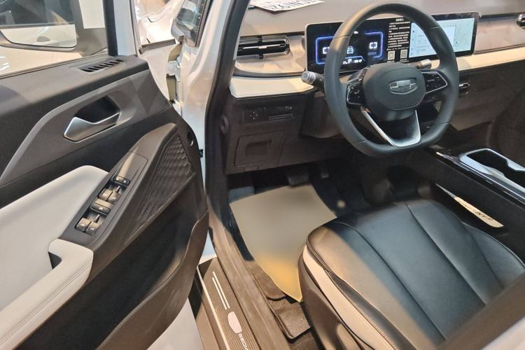 Used Geometry E Firefly 2024 301km Starlight
