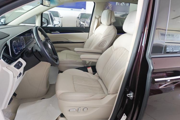 Used Buick GL8 2022 Avenir Aivia 7-Seater Deluxe Edition
