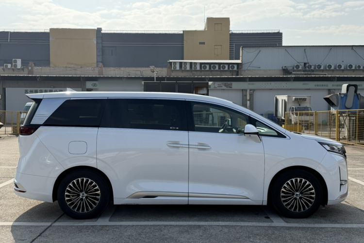 Used Denza D9 2022 DM-i 970 Four-Wheel Drive Prestige Model
