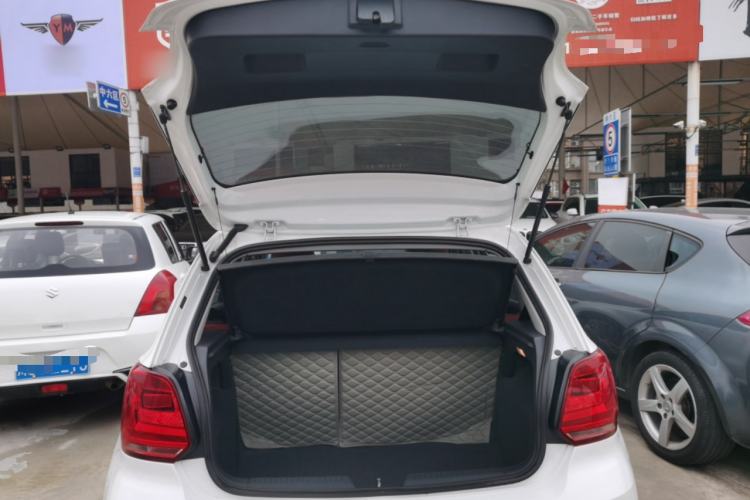 Used Volkswagen Polo 2016 1.6L Automatic Comfort Model
