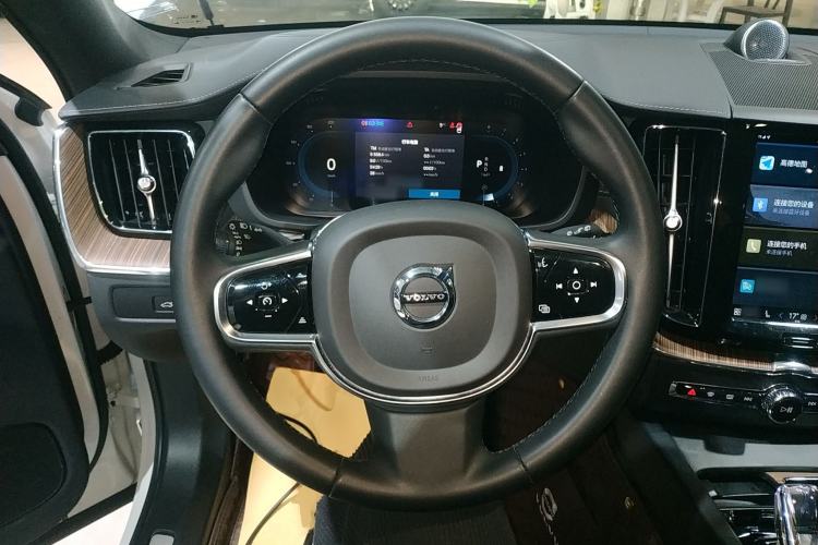 Used Volvo XC60 2023 B5 4x4 Smart Luxury Edition