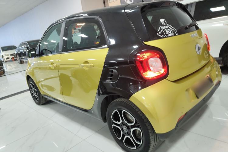 Used  forfour 2016 0.9T 66 kW Pioneer Edition
