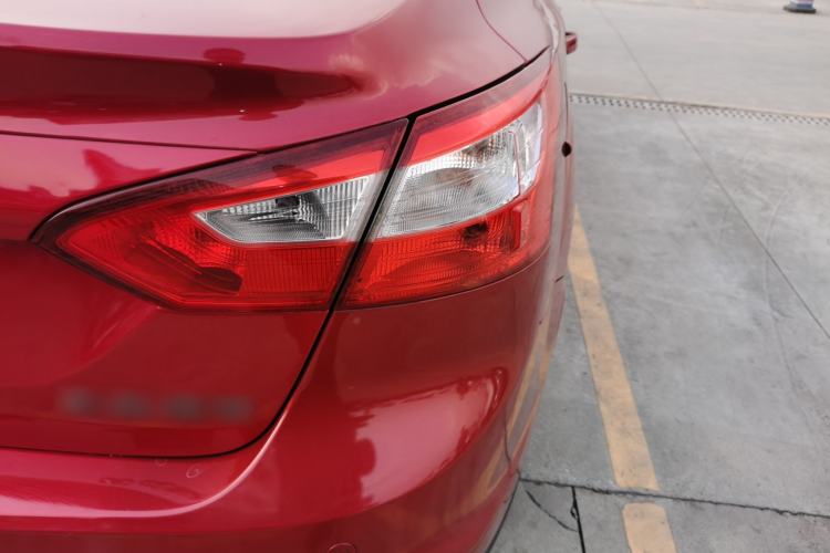 Used Ford Focus 2012 Sedan 1.6L Automatic Fashion Edition