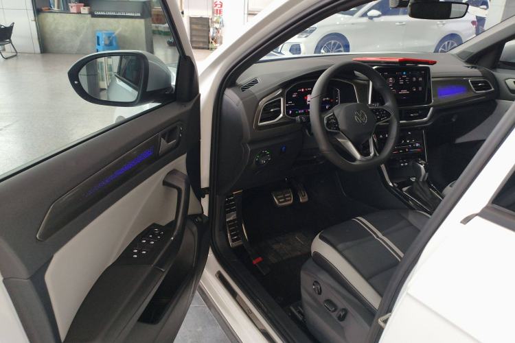 Used Volkswagen T-ROC 2023 300TSI DSG Two-Wheel-Drive Chen Guang Edition
