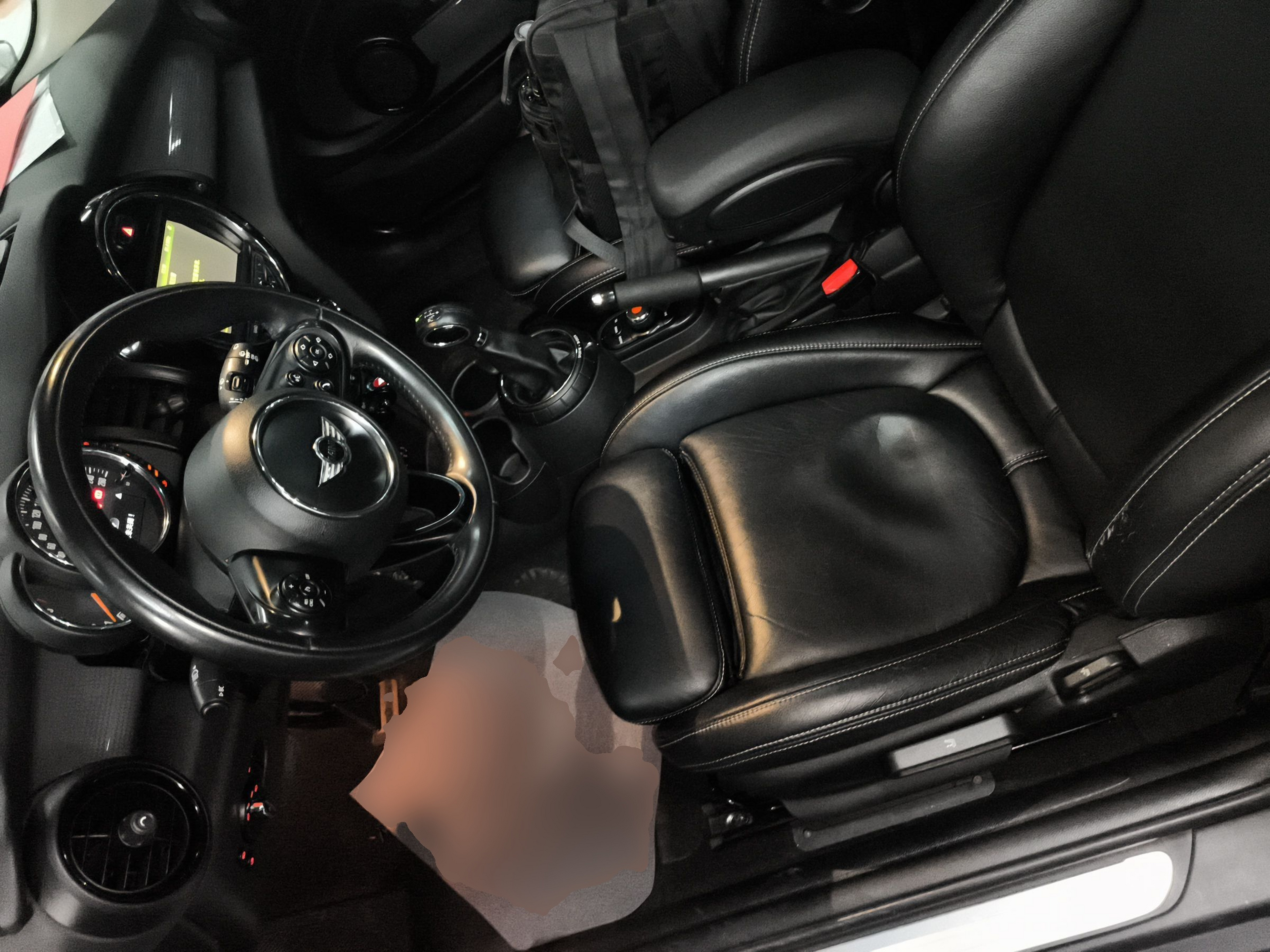 Переднее сиденье в автомобиле