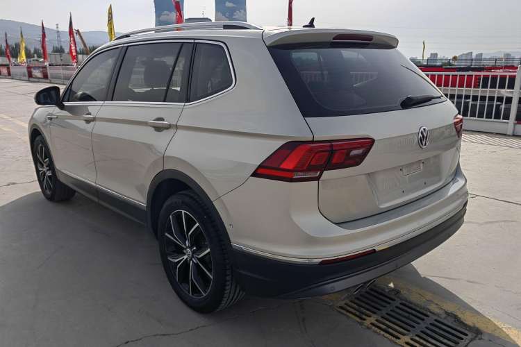 Used Volkswagen Tiguan L 2020 330TSI Automatic Two-Wheel Drive Smart Luxury Edition China VI Standard

