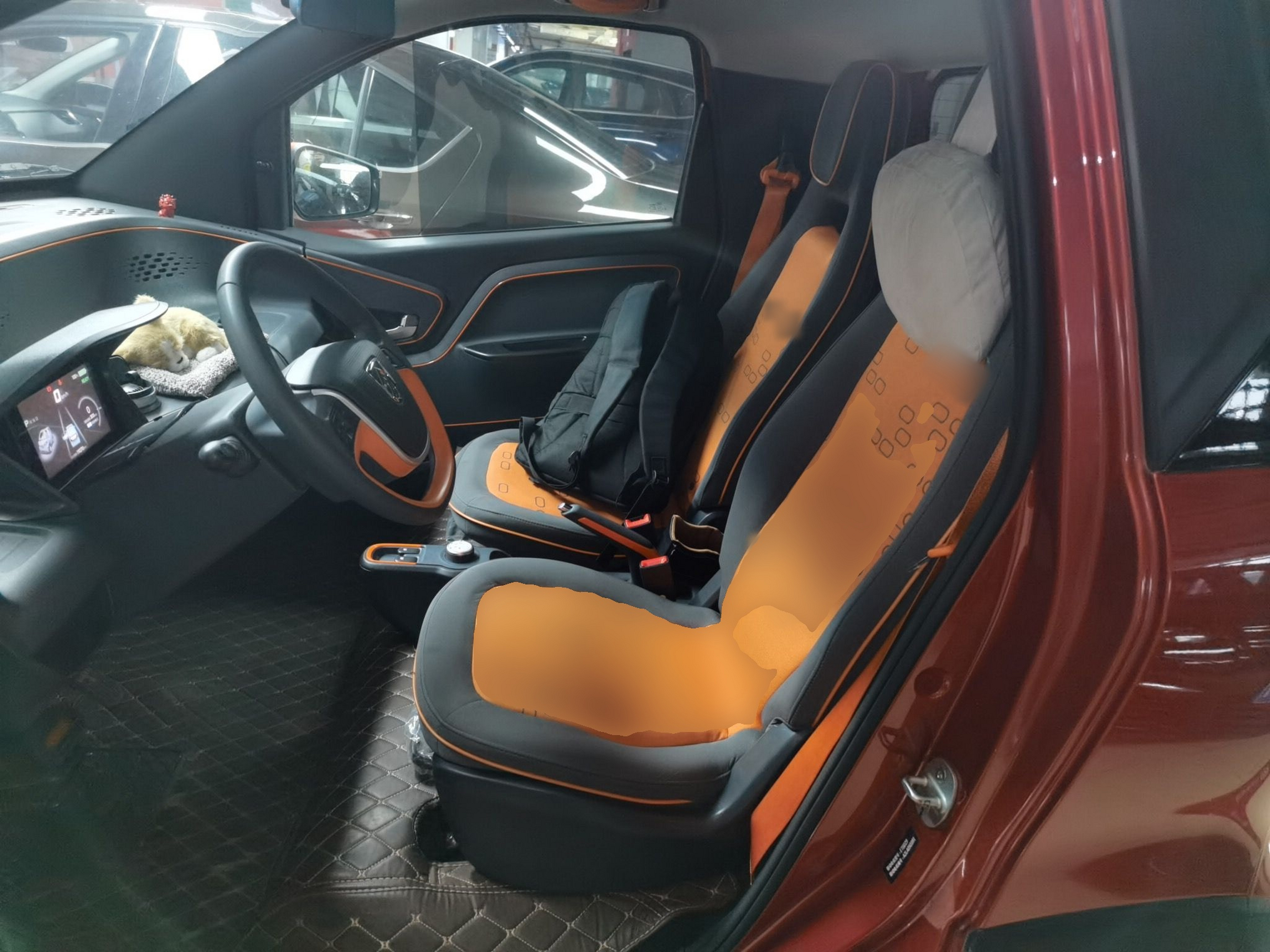 المقاعد الأمامية داخل السيارة