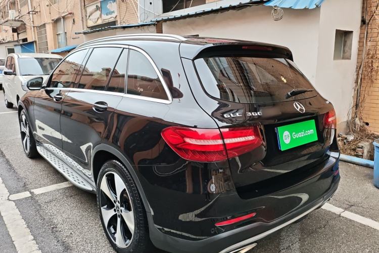 Used Mercedes-Benz GLC 2018 Refreshed GLC 300 4MATIC Dynamic Edition