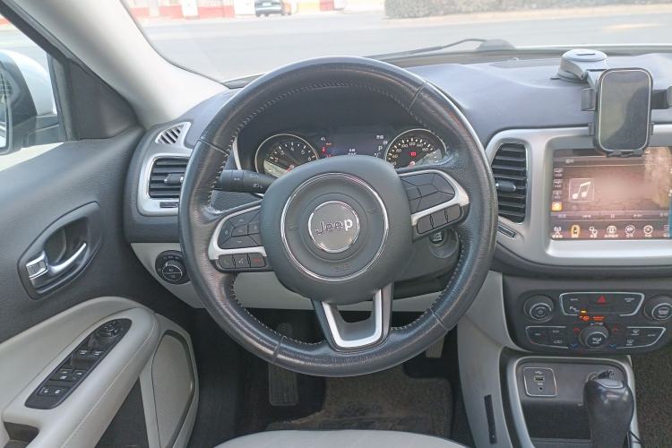 Used  Compass 2017 200T Automatic Family Edition