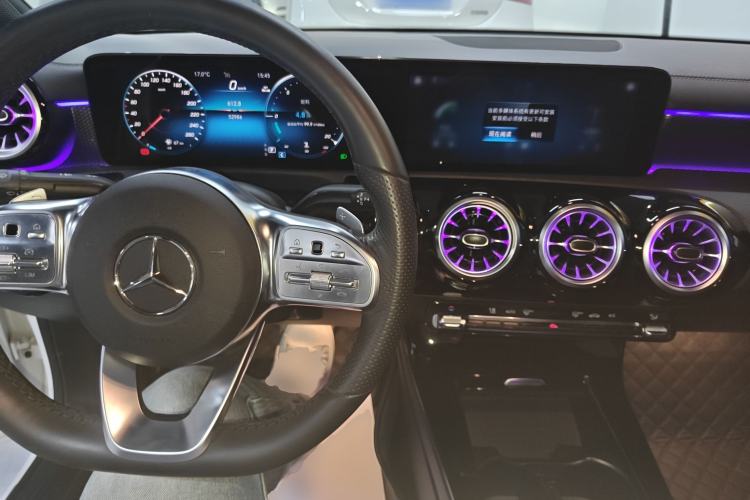 Used Mercedes-Benz A-Class 2022 Revised Version A 200 L Sport Sedan Fashionable Style
