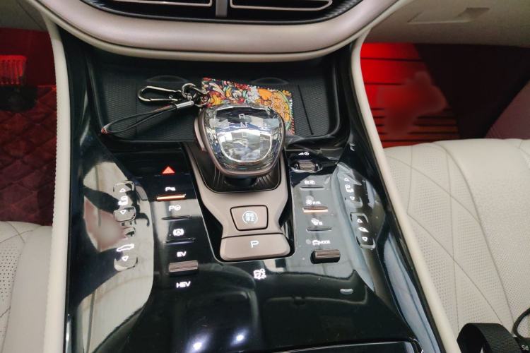 Used Denza D9 2022 DM-i 970 Four-Wheel Drive Flagship Model
