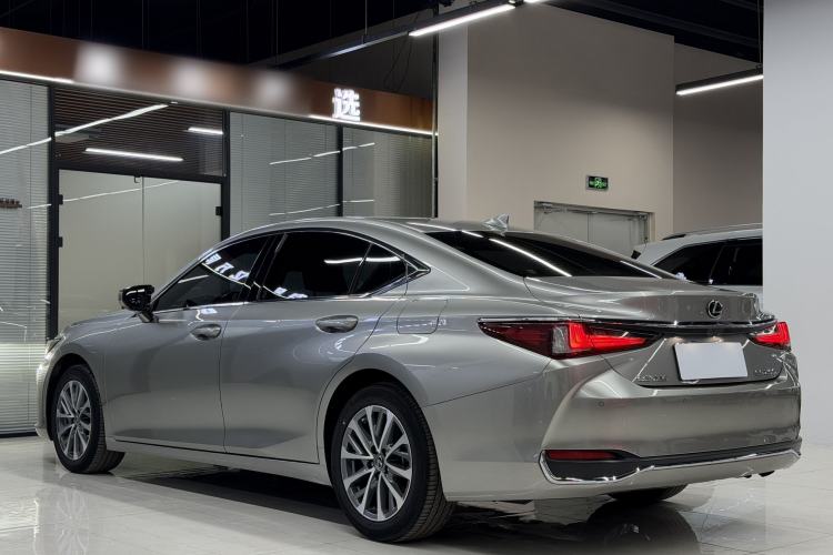 Used Lexus ES 2021 260 Excellence Edition
