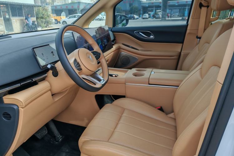 Used VOYAH Dream 2025 PHEV Four-Wheel Drive Prestige Kunpeng Edition
