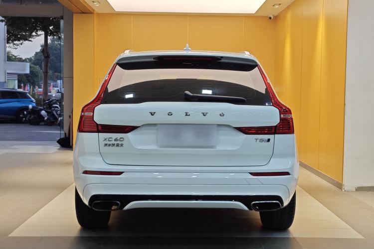Used Volvo XC60 2019 T5 4x4 Smart & Dynamic Sport Edition China VI Standard