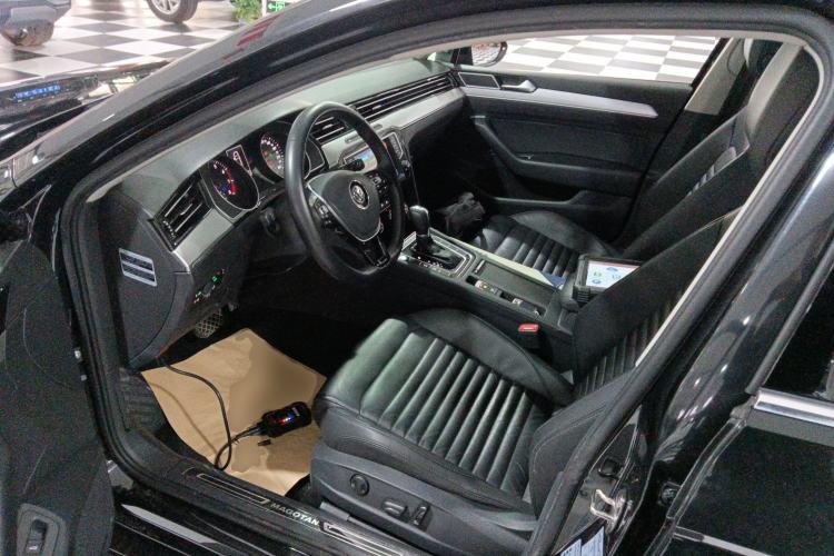 Used Volkswagen Magotan 2017 330TSI DSG Leading Model
