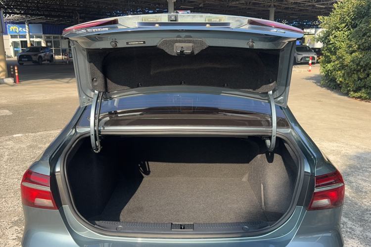 Used Roewe i6 2017 20T Automatic Internet Smart Edition
