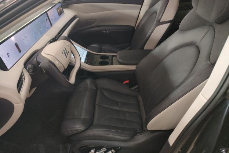 Used  LS7 2023 100kWh Lux Rear-Drive Version
